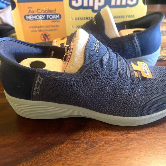 SKECHERS Hands-Free Slip-ins NEW in Box - Navy w/light gray outsole - Size 8 Med - Picture 10 of 16